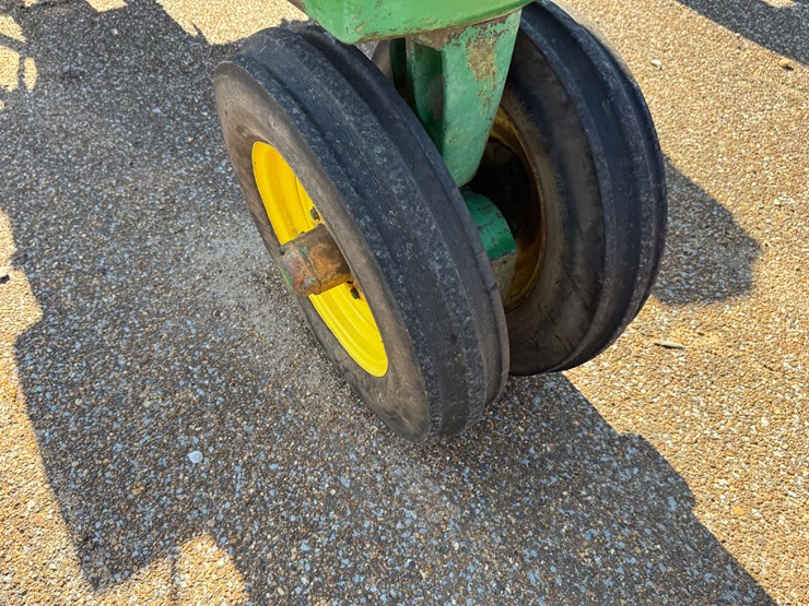 john-deere-70-image-19