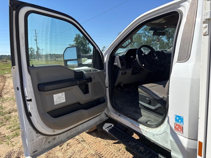 2017-ford-f550-xl-image-31