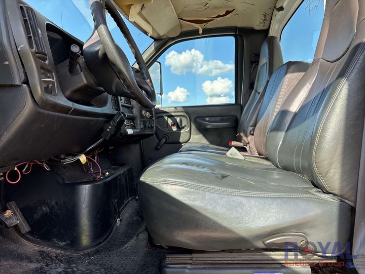 2007-gmc-c8500-altec-dl45tr-insulated-material-handling-digger-derrick-truck-image-10