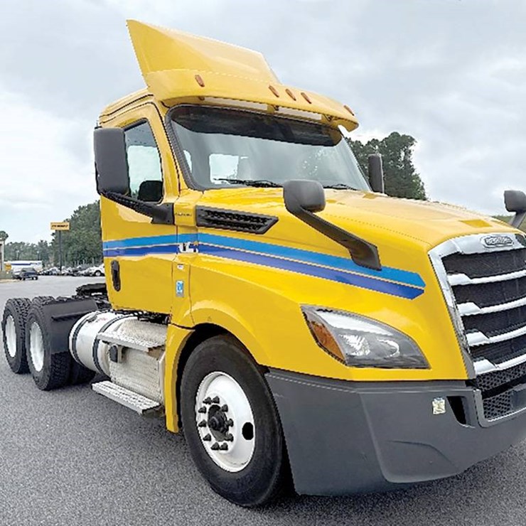 2020 FREIGHTLINER CASCADIA 126