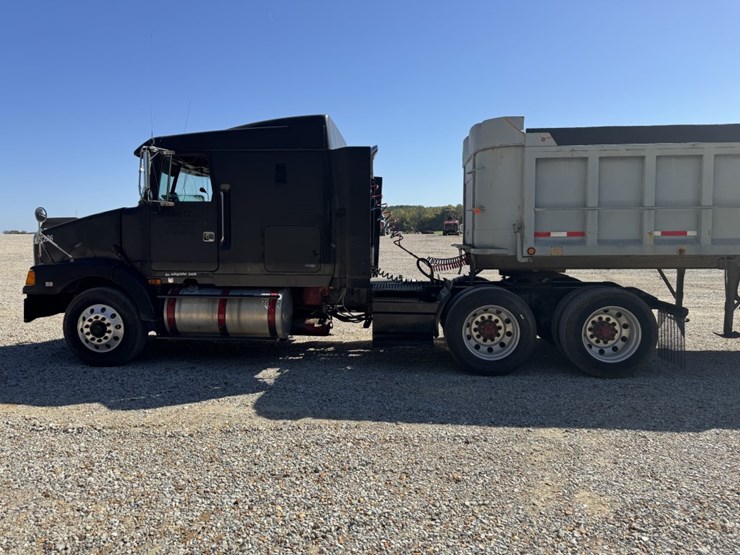 #4617-•-1995-volvo-sleeper-truck-image-7