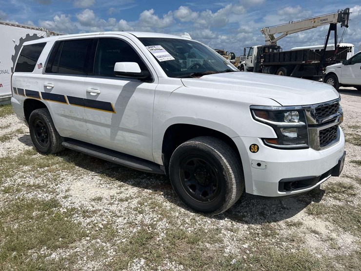 2017-chevrolet-tahoe-image-2