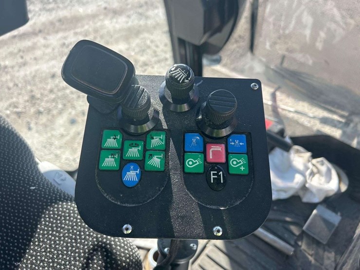 2020-mathieu-mc210-azura-flex-street-sweeper-image-12