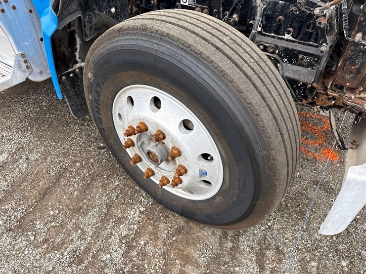 2018-peterbilt-567-image-14