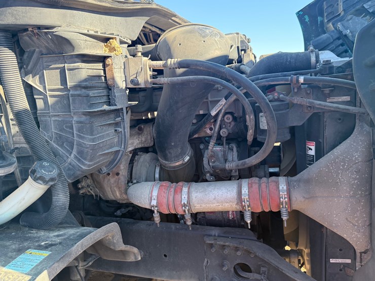 2015-freightliner-cascadia-113-image-54