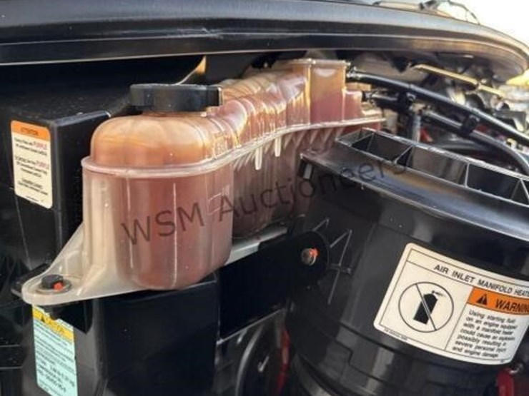 2012-freightliner-m2-106-image-40