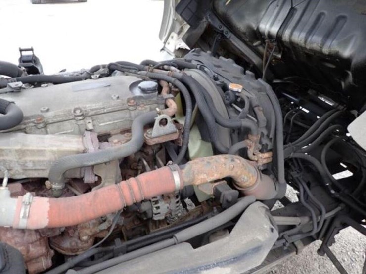 2018-isuzu-nrr-image-25