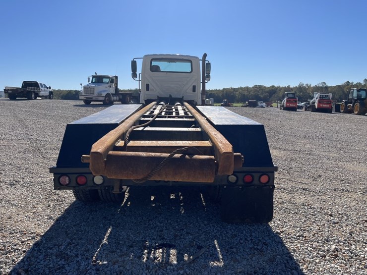 2012-international-7600-image-7