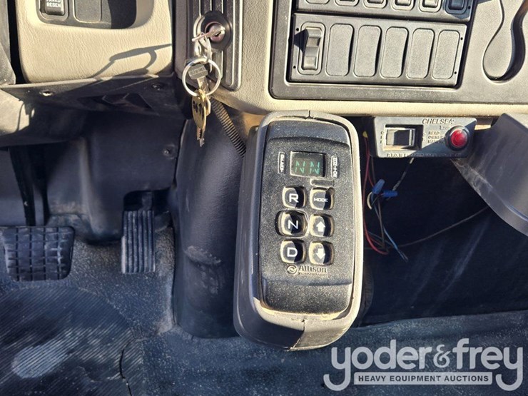 2009-international-7300-image-43