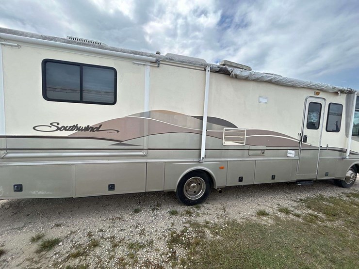 1999-southwind-fleetwood-34n-34ft-class-a-motorhome-image-25