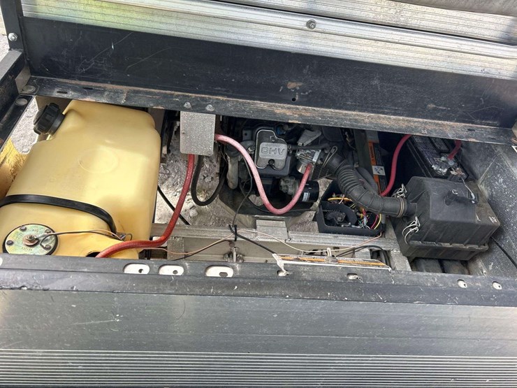 club-car-carryall-2-electric-utility-cart-image-6