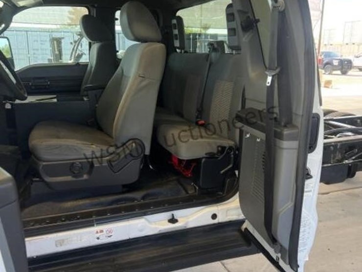 2013-ford-f550-image-24