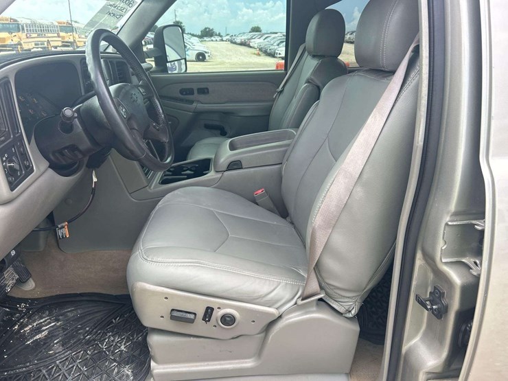 2003-chevrolet-silverado-3500-image-14