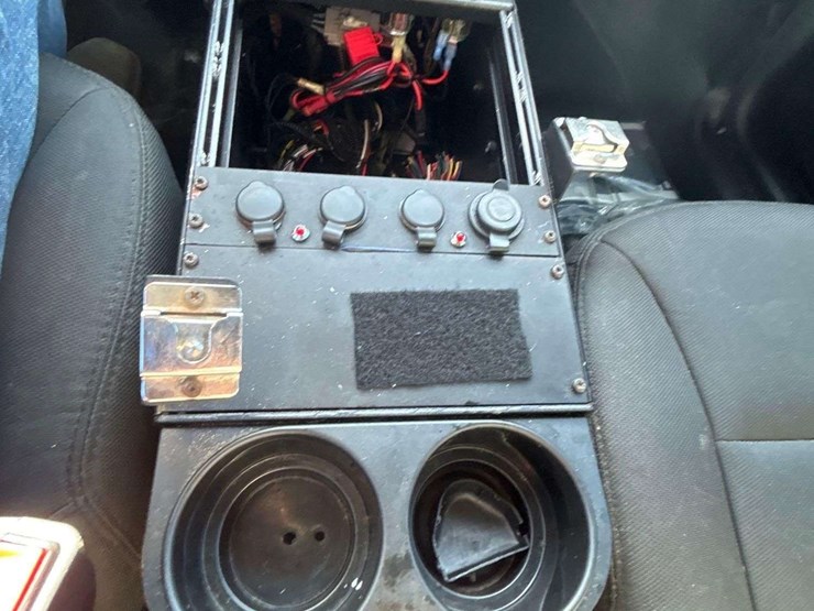 2019-ford-explorer-image-21