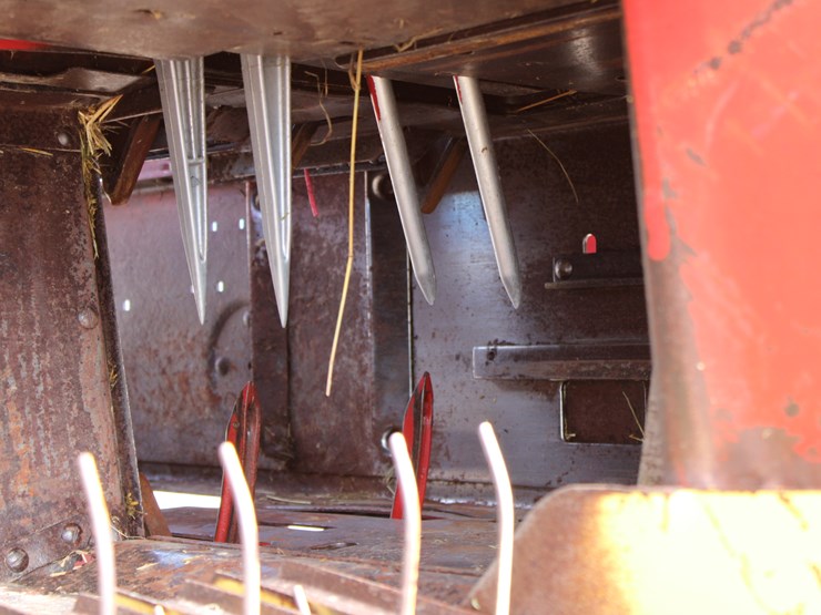 new-holland-315-image-17