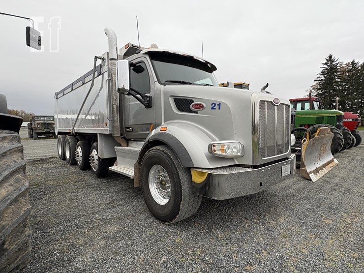 2015-peterbilt-567-image-5