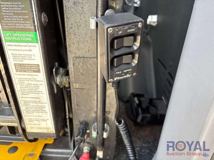 2016-ford-transit-image-28