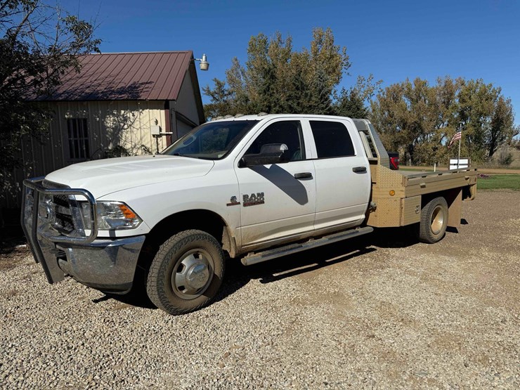 2015-dodge-3500hd-image-1