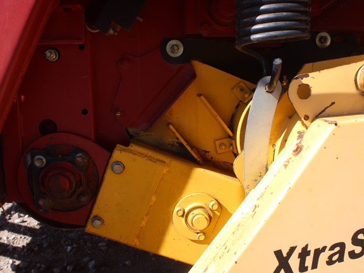 new-holland-br780-image-23