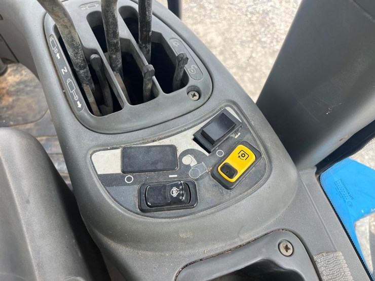 new-holland-tv140-image-35