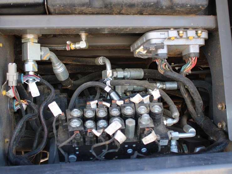 #2065-•-#2065---mf-hesston-wr-9770-swather-image-67