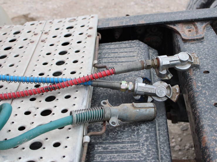 #2063-•-#2063--2006-freightliner-century-classic-s/t-semi-image-16