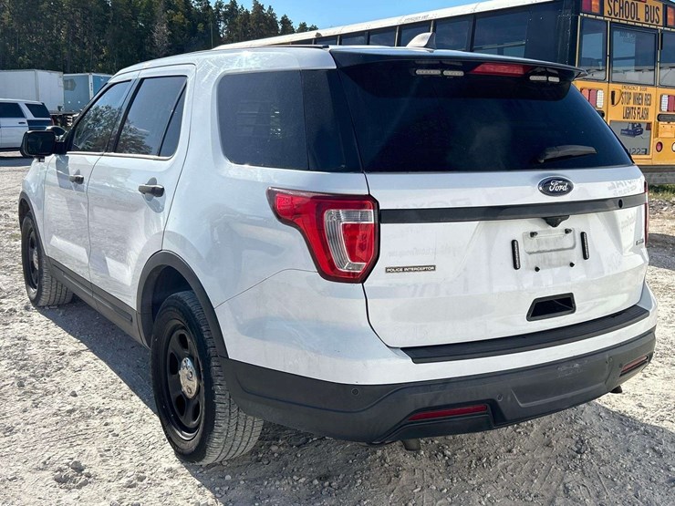 2019-ford-explorer-image-4
