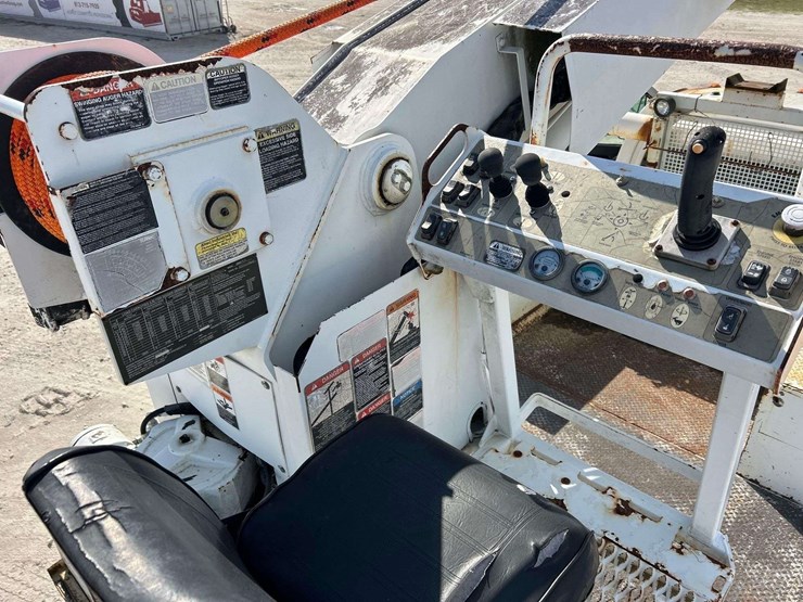 2007-gmc-c8500-altec-dm47-47ft-digger-derrick-truck-image-27