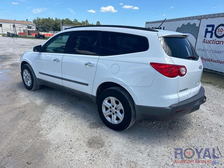 2009-chevrolet-traverse-ls-image-4