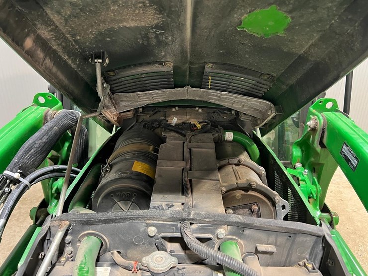 2020-john-deere-3046r-image-23