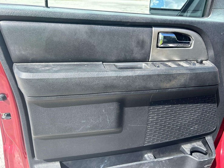2016-ford-expedition-xlt-image-11
