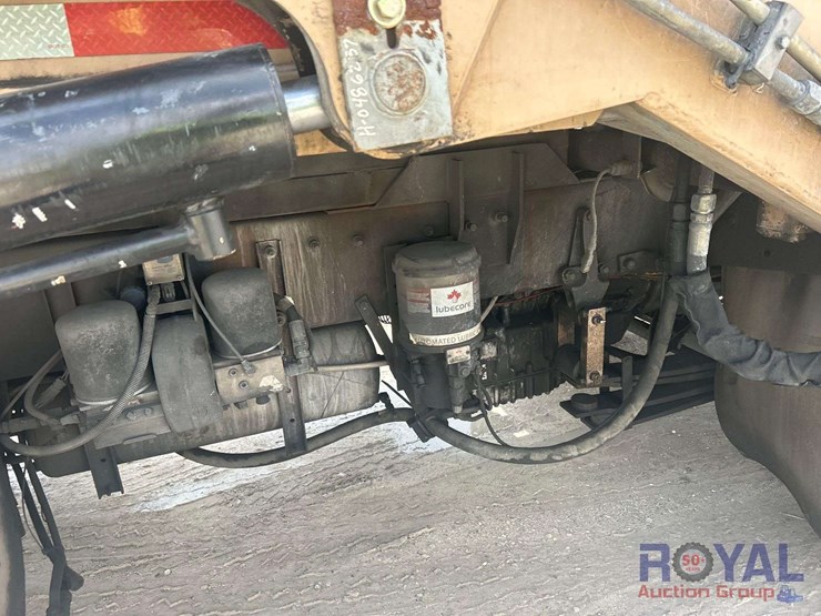 2015-peterbilt-320-image-14