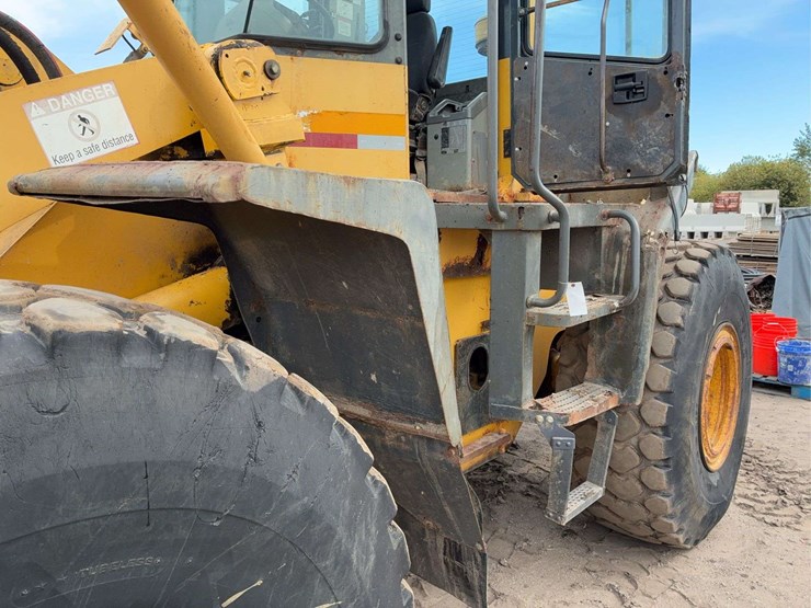 komatsu-wa380-image-9