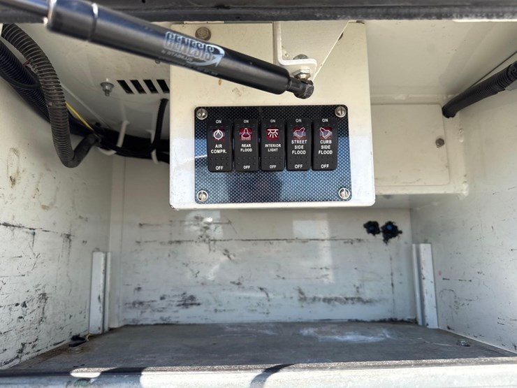 2017-ford-f550-xl-image-19