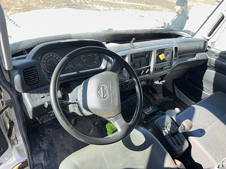 2018-hino-268-image-8