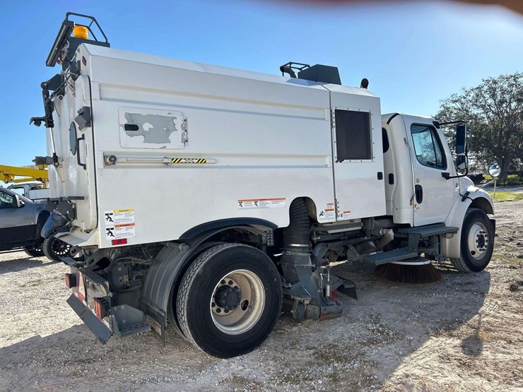 2020-freightliner-m2-106-elgin-whirlwind-series-mv-street-sweeper-truck-image-3