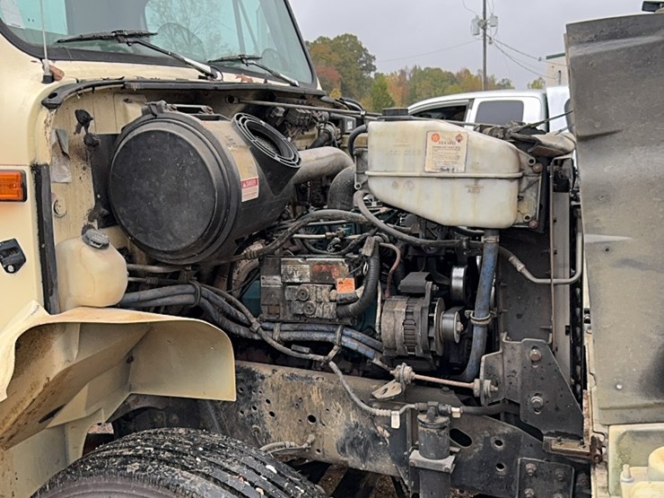 2001-international-4700-image-3