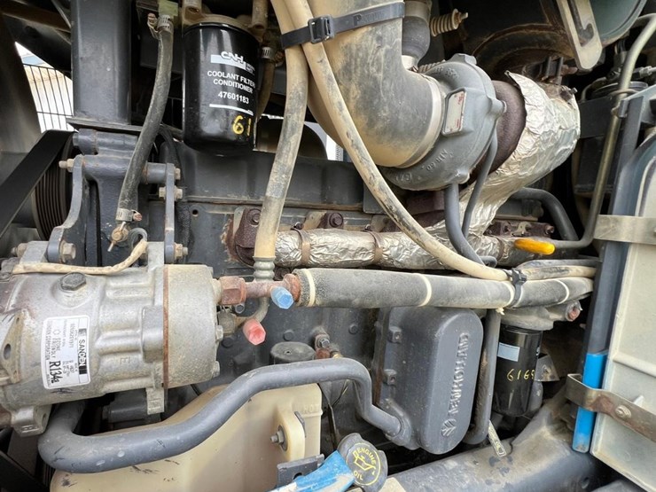 new-holland-8770-image-24