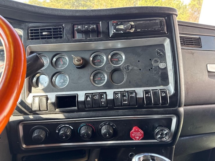 2012-kenworth-t660-image-38