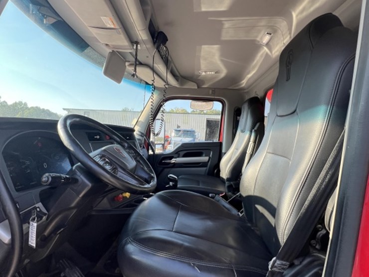 2022-kenworth-w990-image-17