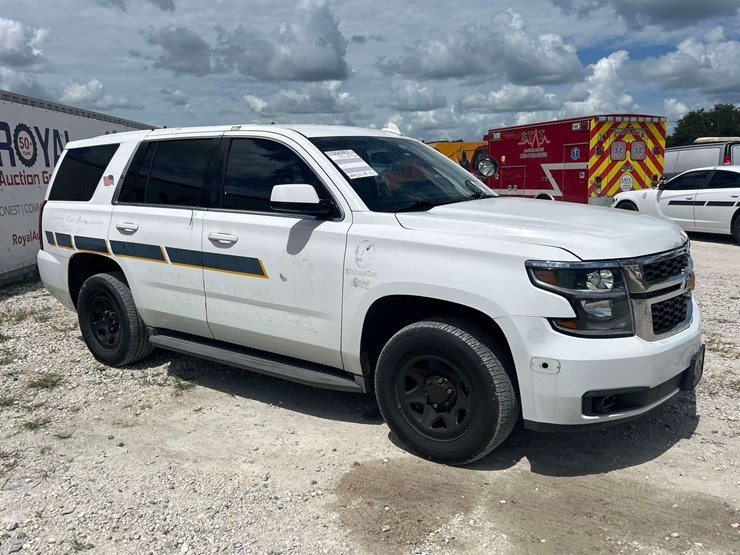 2016-chevrolet-tahoe-image-2