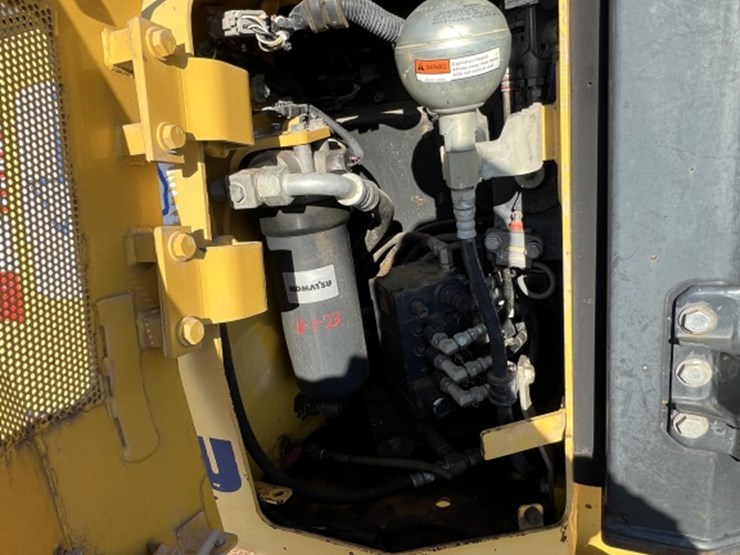 2012-komatsu-d39px-22-image-9