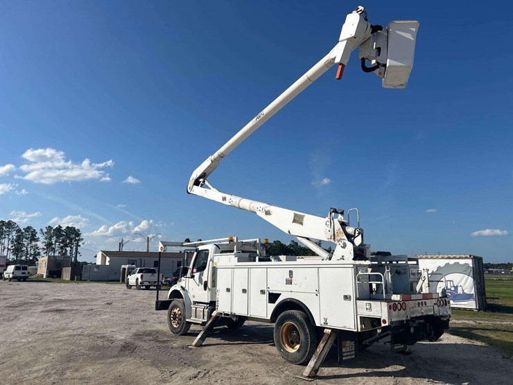 2013-freightliner-m2-106-altec-aa755-55ft-bucket-truck-image-4