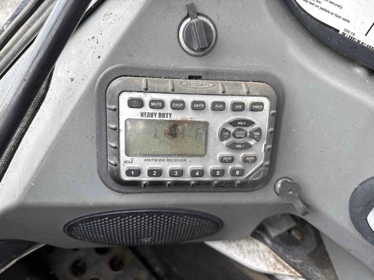 2021-bobcat-s740-image-28