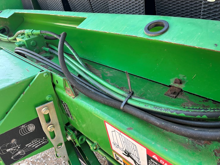 2007-john-deere-568-image-18