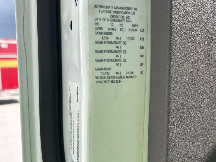 2020-freightliner-m2-106-elgin-eagle-series-4mf-street-sweeper-truck-image-5