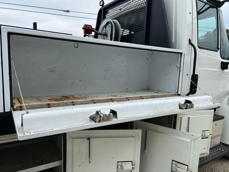 2017-international-durastar-4300-image-22