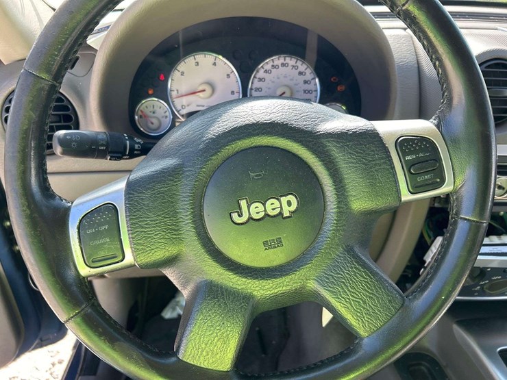 2004-jeep-liberty-image-13