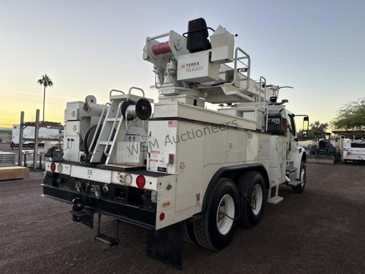 2012-freightliner-m2-106-image-7