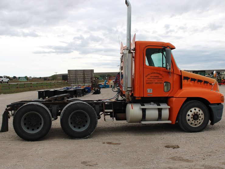 #2063-•-#2063--2006-freightliner-century-classic-s/t-semi-image-5